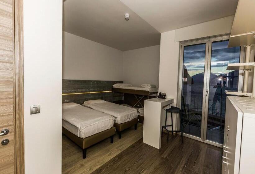 Номер Стандарт Вид на Озеро, Campione Univela Hostel
