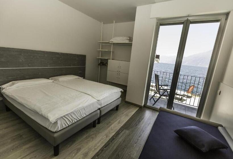 Номер Стандарт Вид на Озеро, Campione Univela Hostel