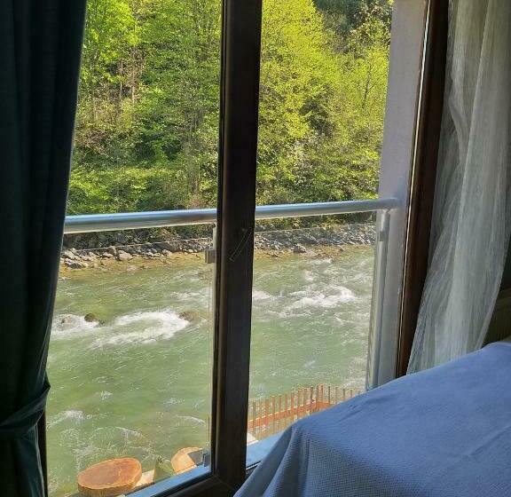 デラックストリプルルーム, Eli̇kti̇ Buti̇k Otel