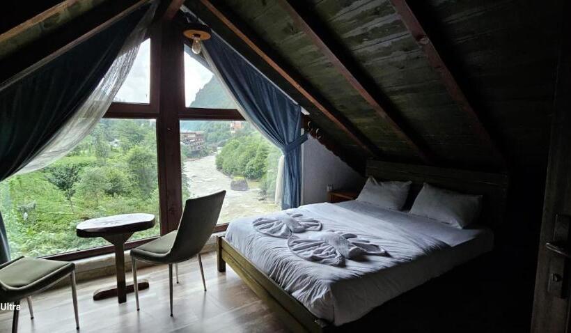 デラックスの４人部屋, Eli̇kti̇ Buti̇k Otel