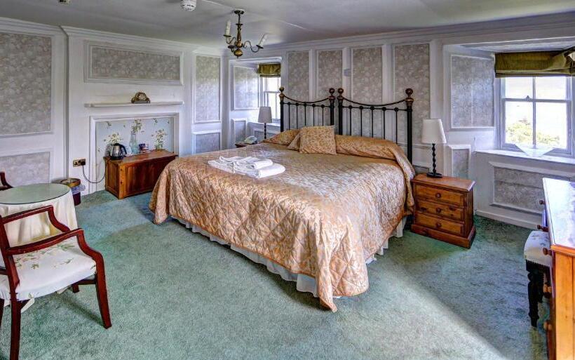 标准间, Busta House