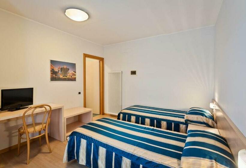 חדר סופריור, Due Laghi