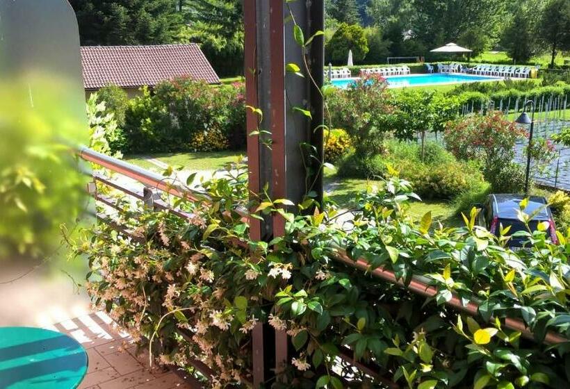 חדר סופריור לשלושה, Due Laghi