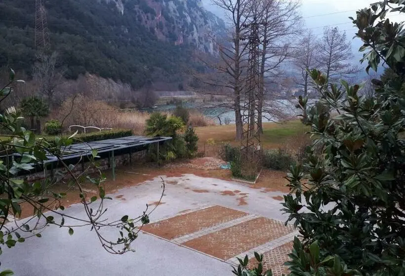 デラックスルーム, Due Laghi