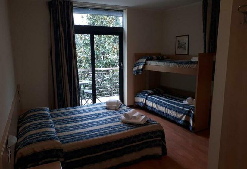 חדר דלוקס לשלושה, Due Laghi