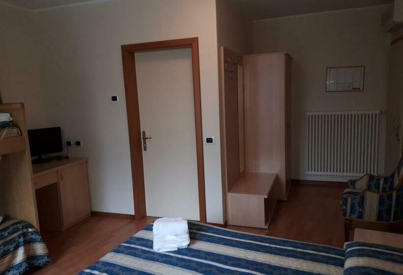 חדר דלוקס לארבעה, Due Laghi