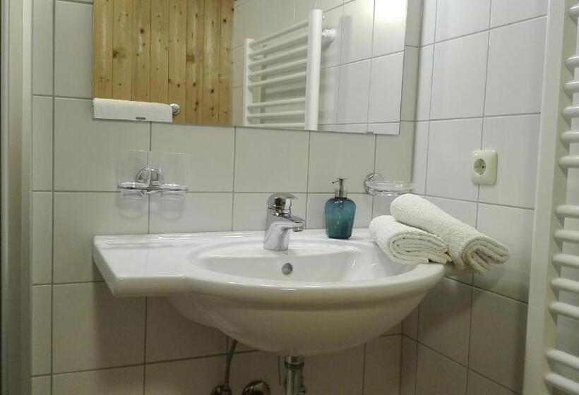 דירת נוחות 2 חדרים, Jörgleggerhof