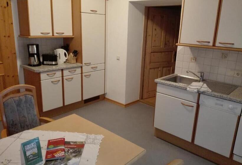 带阳台两卧公寓, Jörgleggerhof