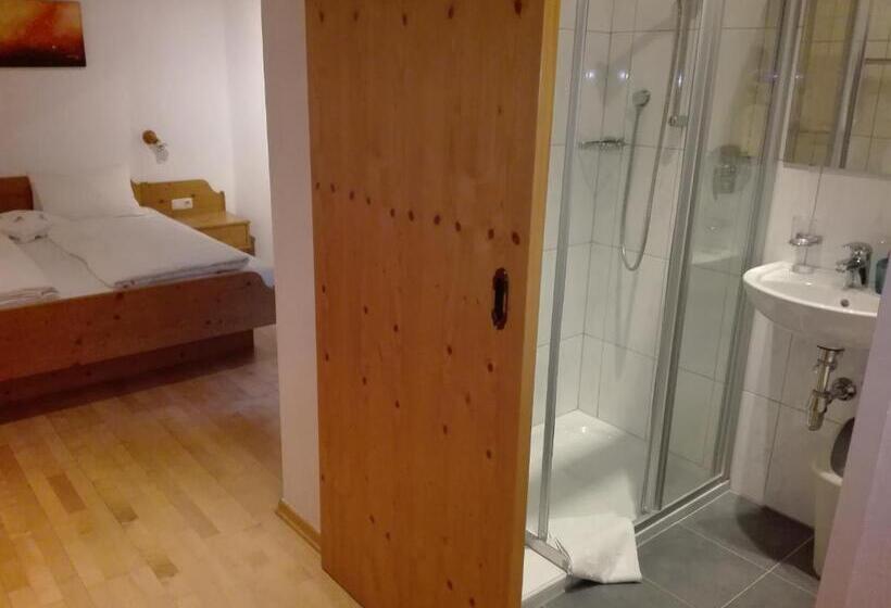 带阳台两卧公寓, Jörgleggerhof