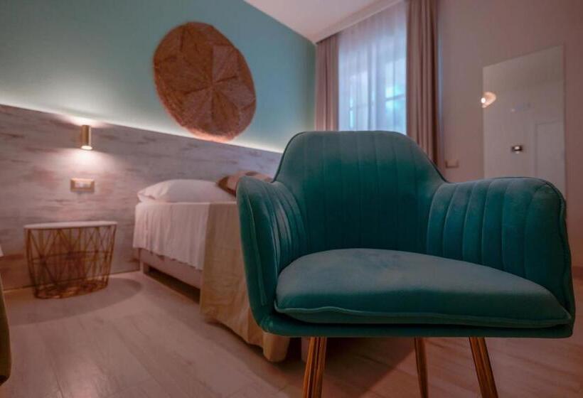 חדר משפחתי, Maison Del Sole