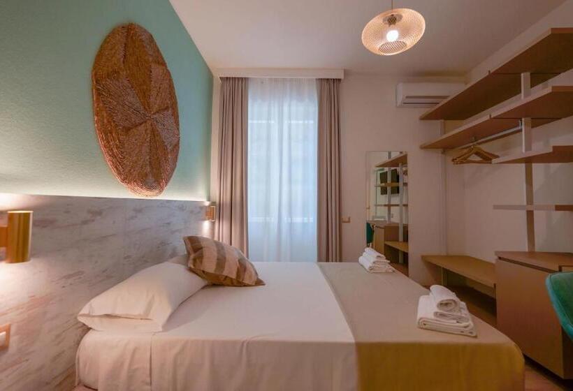 חדר קלאסי לשלושה, Maison Del Sole