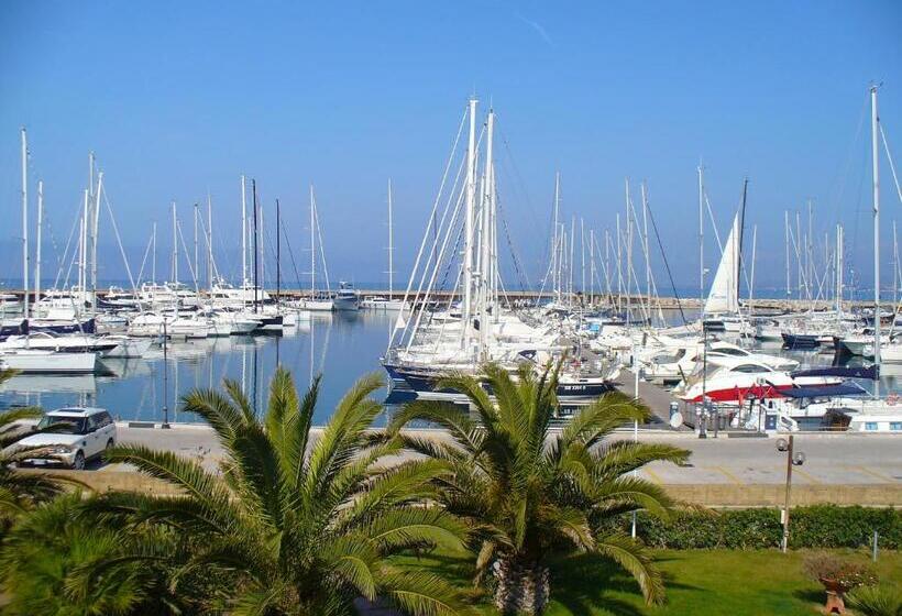 Triple Room Sea View, Parco Delle Cale