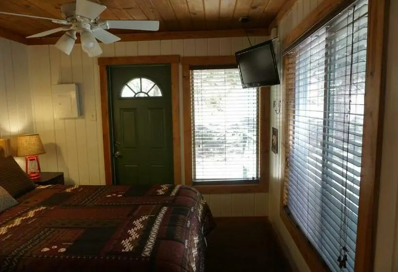 デラックスルーム, Shaver Lake Village