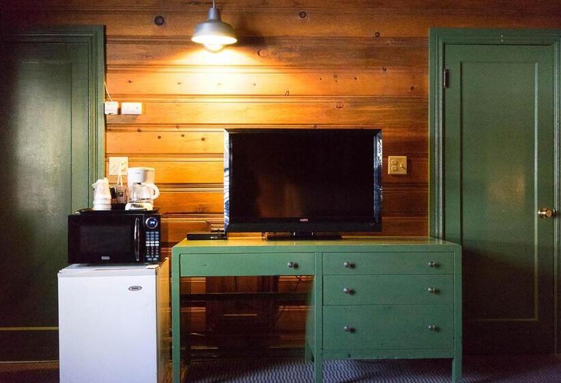 标准间, Shaver Lake Village