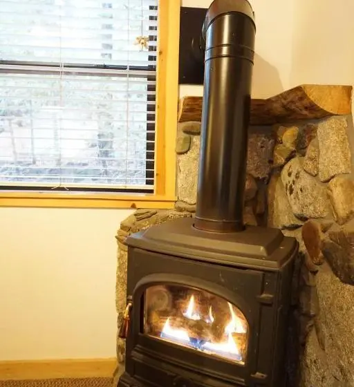 キングサイズベッドのデラックスルーム, Shaver Lake Village