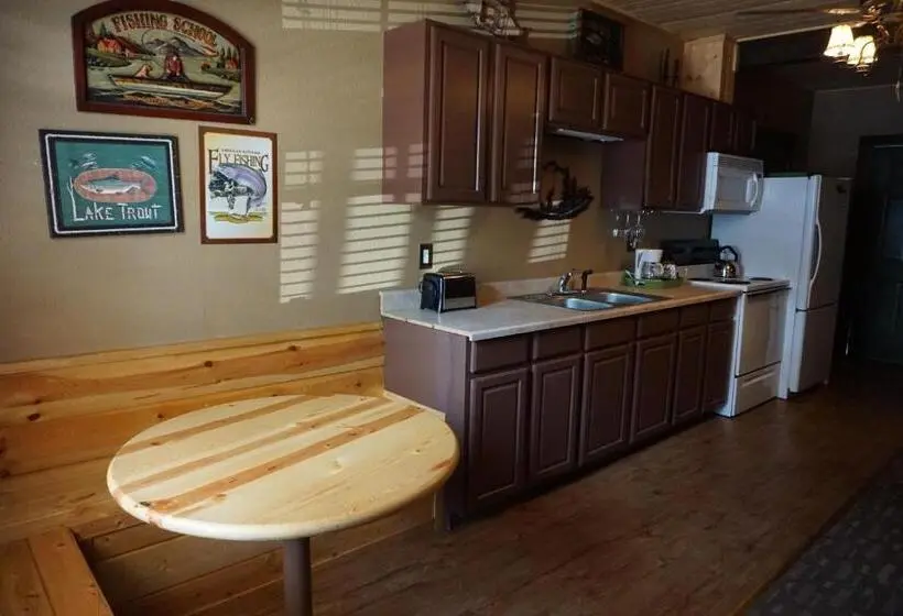 スイート（家族用）, Shaver Lake Village