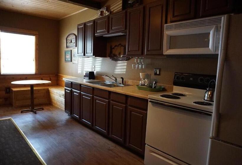 家庭套房, Shaver Lake Village