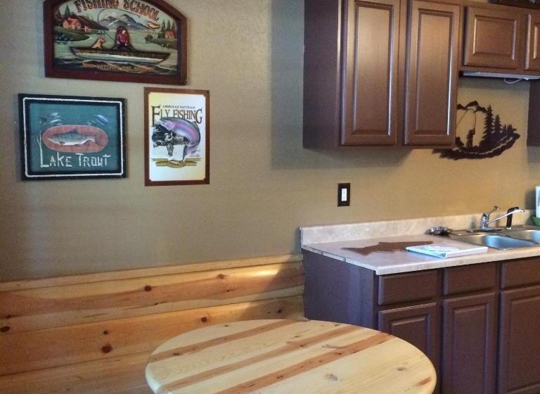 家庭套房, Shaver Lake Village