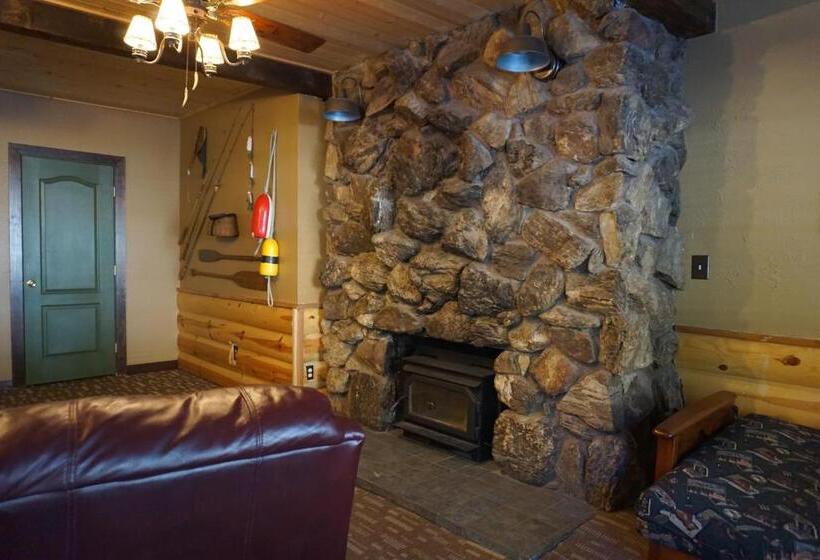 家庭套房, Shaver Lake Village