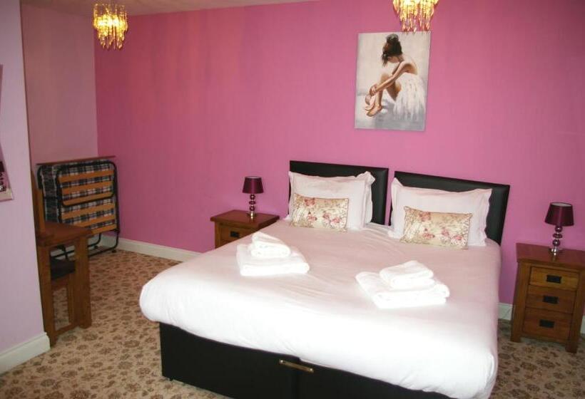 חדר משפחתי, The Black Dog Inn