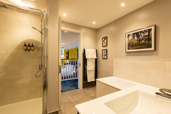 Номер Стандарт, Butler House