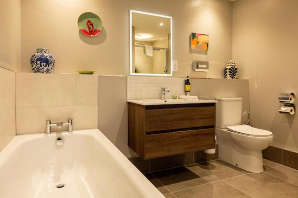 Номер Стандарт, Butler House