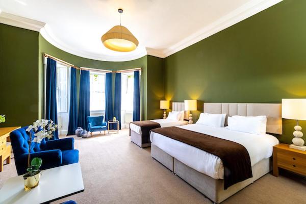 Полулюкс Вид на Сад, Butler House