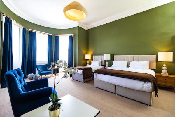 Полулюкс Вид на Сад, Butler House