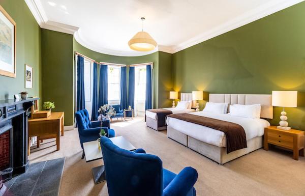 Полулюкс Вид на Сад, Butler House