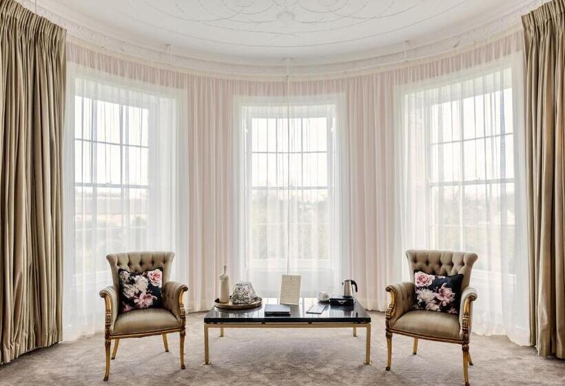 Люкс Вид на Сад, Butler House