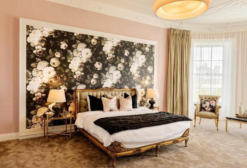 Люкс Вид на Сад, Butler House