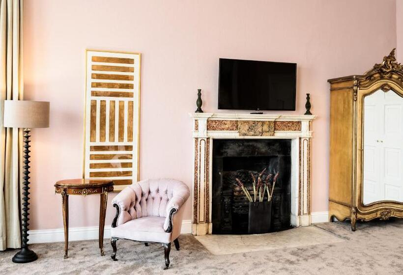 Люкс Вид на Сад, Butler House