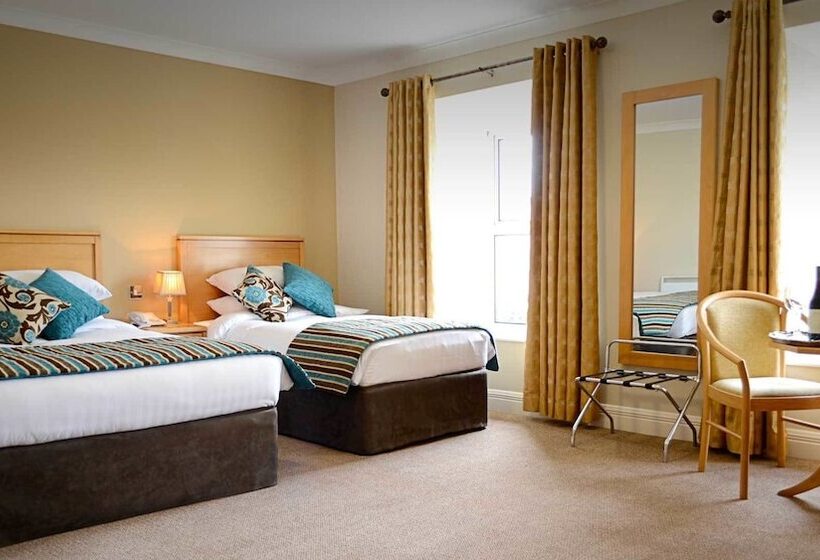 Семейный Номер, Cill Aodain Court