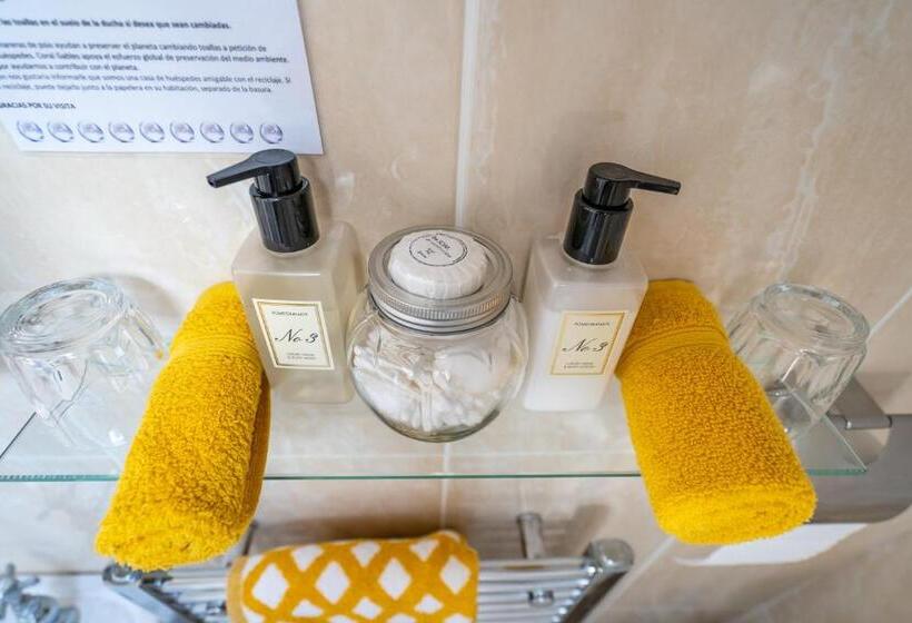 デラックスルーム, Coral Gables Guesthouse & Campsite