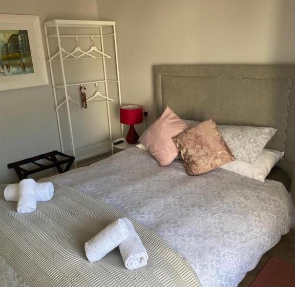 キングサイズベッドのスイートルーム, Coral Gables Guesthouse & Campsite