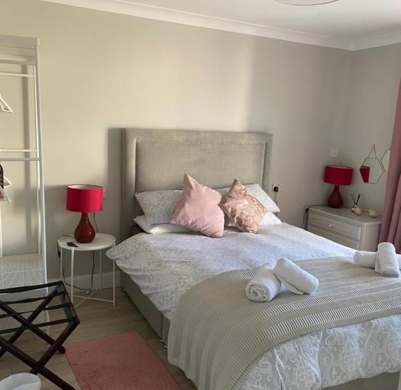 キングサイズベッドのスイートルーム, Coral Gables Guesthouse & Campsite