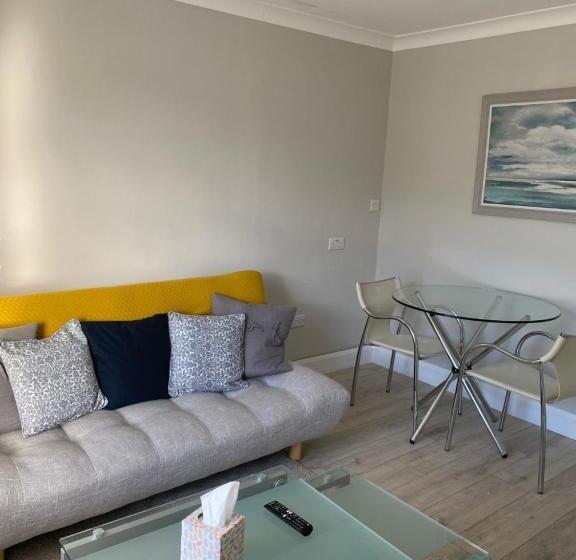 キングサイズベッドのスイートルーム, Coral Gables Guesthouse & Campsite