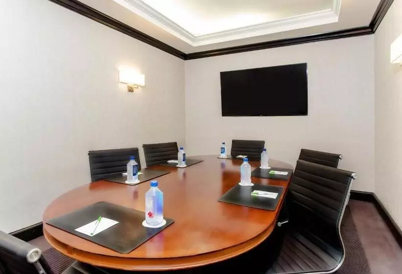 اتاق اجرایی با تخت بزرگ, Courtyard By Marriott New York Jfk Airport