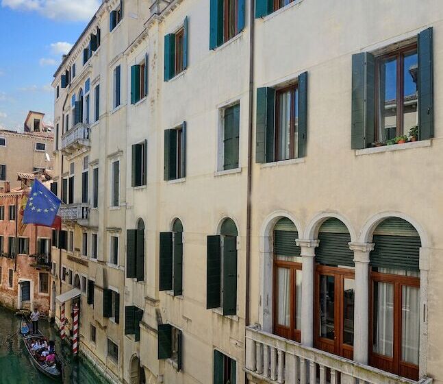اتاق لوکس با چشم‌انداز, Duodo Palace