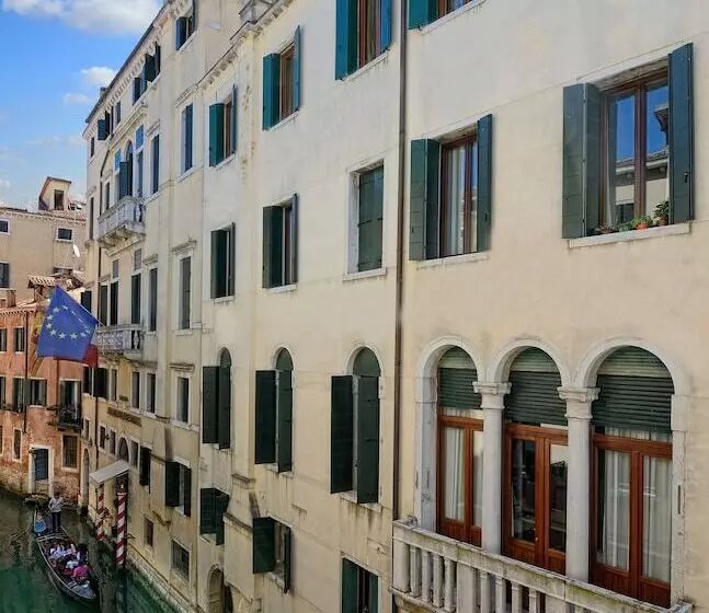 اتاق لوکس با چشم‌انداز, Duodo Palace