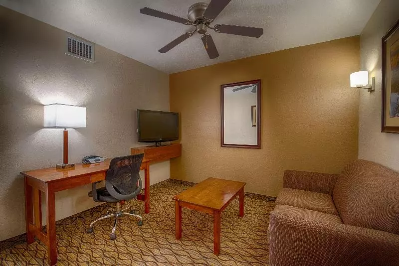キングサイズベッドのスイートルーム, Grand Canyon Hotel & Suites
