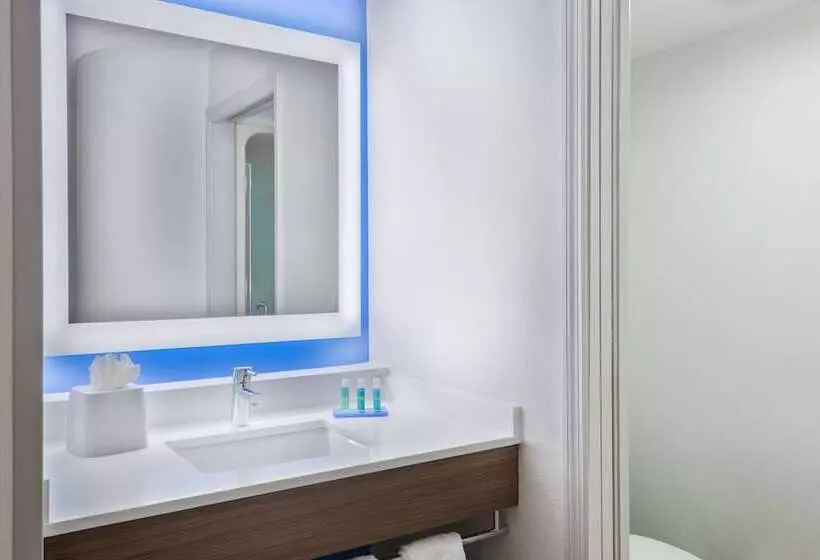 اتاق استاندارد با 2 تخت دوبل, Holiday Inn Express & Suites Nearest Universal Orlando, An Ihg