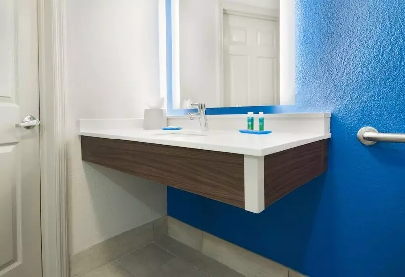 سوئیت برای معلولان, Holiday Inn Express & Suites Nearest Universal Orlando, An Ihg