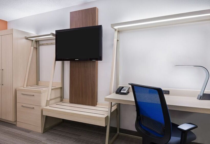 스위트, Holiday Inn Express & Suites   Nearest Universal Orlando, An Ihg