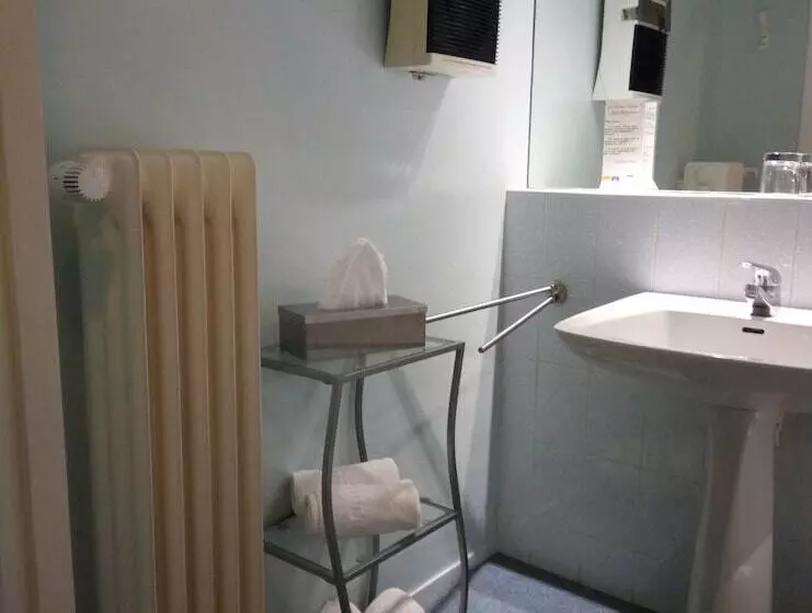 スタンダードルーム, Logis Hotel Maison Carrée Restaurant O Carré Dart