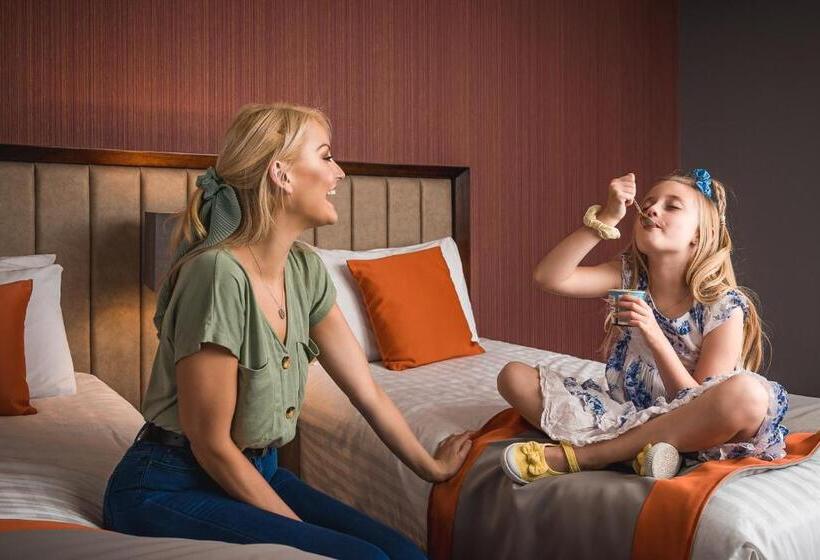 חדר משפחתי, Midlands Park