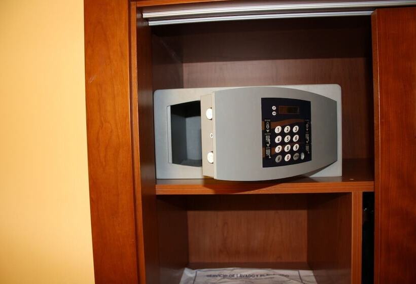 חדר סטנדרט יחיד, Pujol