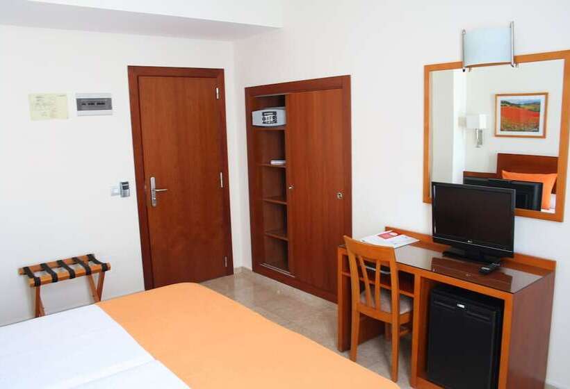 חדר סטנדרט יחיד, Pujol