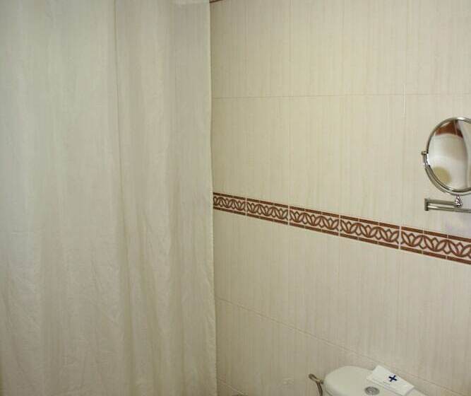 חדר יחיד פנימי, Pujol