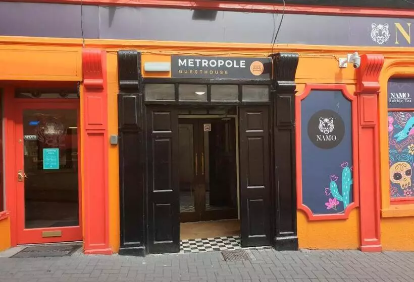 اتاق اکونومی, The Metropole
